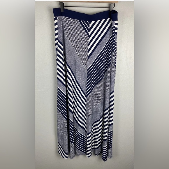 Lane Bryant Navy White Striped Maxi Skirt 14/16 Soft Knit Elastic Waist - Picture 2 of 3